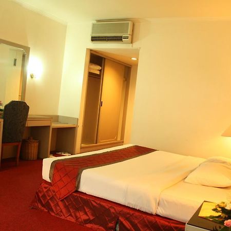 Hotel Royal Palace バンドゥン エクステリア 写真