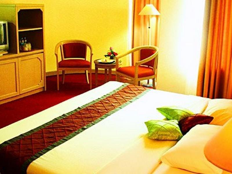 Hotel Royal Palace バンドゥン エクステリア 写真